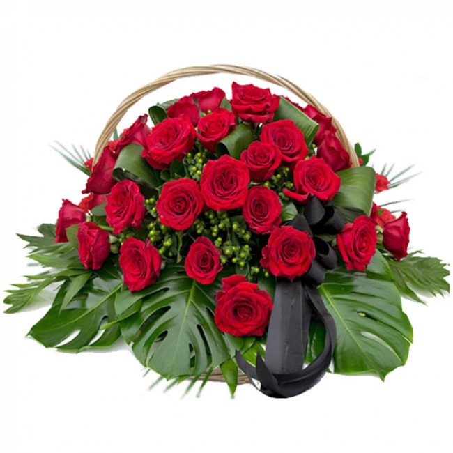 Букет цветов "Траурная корзина с розами" Букет цветов "Траурная корзина с розами"